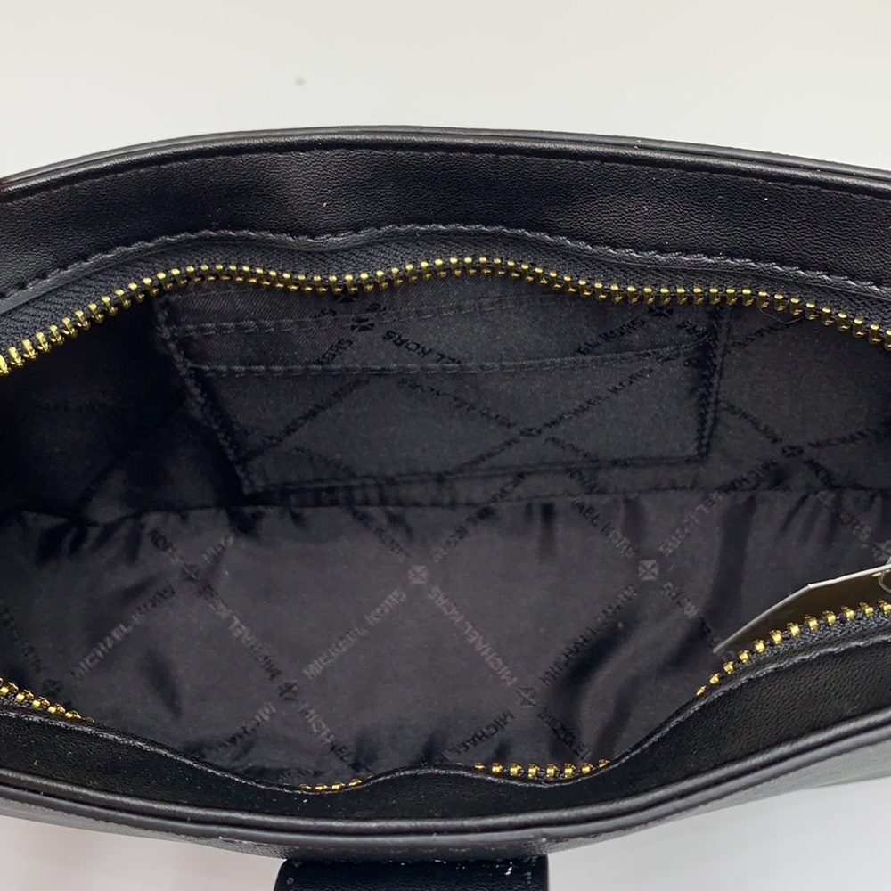 MICHAEL KORS
Carmen Small Shoulder
Pochette Bag
Black
NWT - Picture 14 of 16